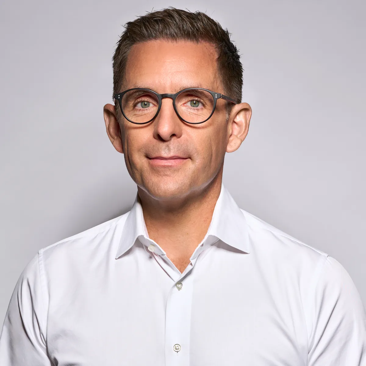 Prof. Dr. med. Christoph Bergmann – HNO-Experte und Inhaber des RKM740-HNO Düsseldorf, spezialisiert auf Nasenchirurgie, Schlafchirurgie und Allergologie.