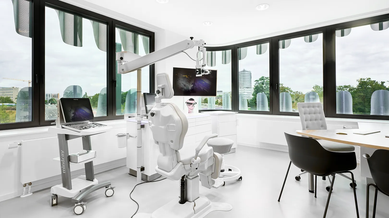 Moderner OP-Saal im RKM 740 Düsseldorf Moderner Operationssaal im RKM 740 Düsseldorf mit technischer Ausstattung für Nasenchirurgie